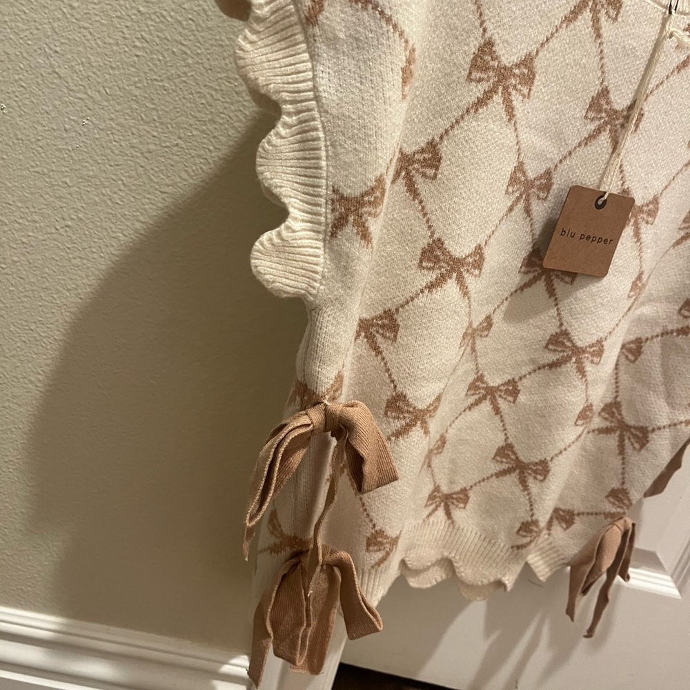 Blu Pepper Cream and Tan Bow Knit Sweater - Picture 2 of 5